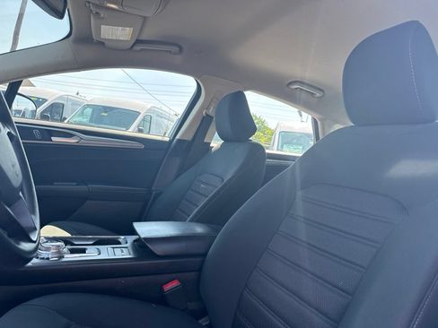 Used 2020 Ford Fusion SE FWD image 11