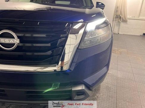 Used 2025 Nissan Pathfinder SV FWD image 10