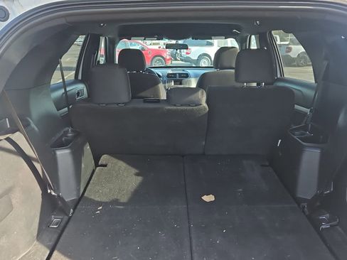 Used 2017 Ford Explorer XLT image 9