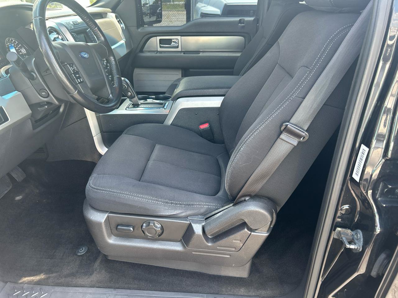Used 2013 Ford F150 FX4 w/ Mid Equipment Group AWD/4WD image 12