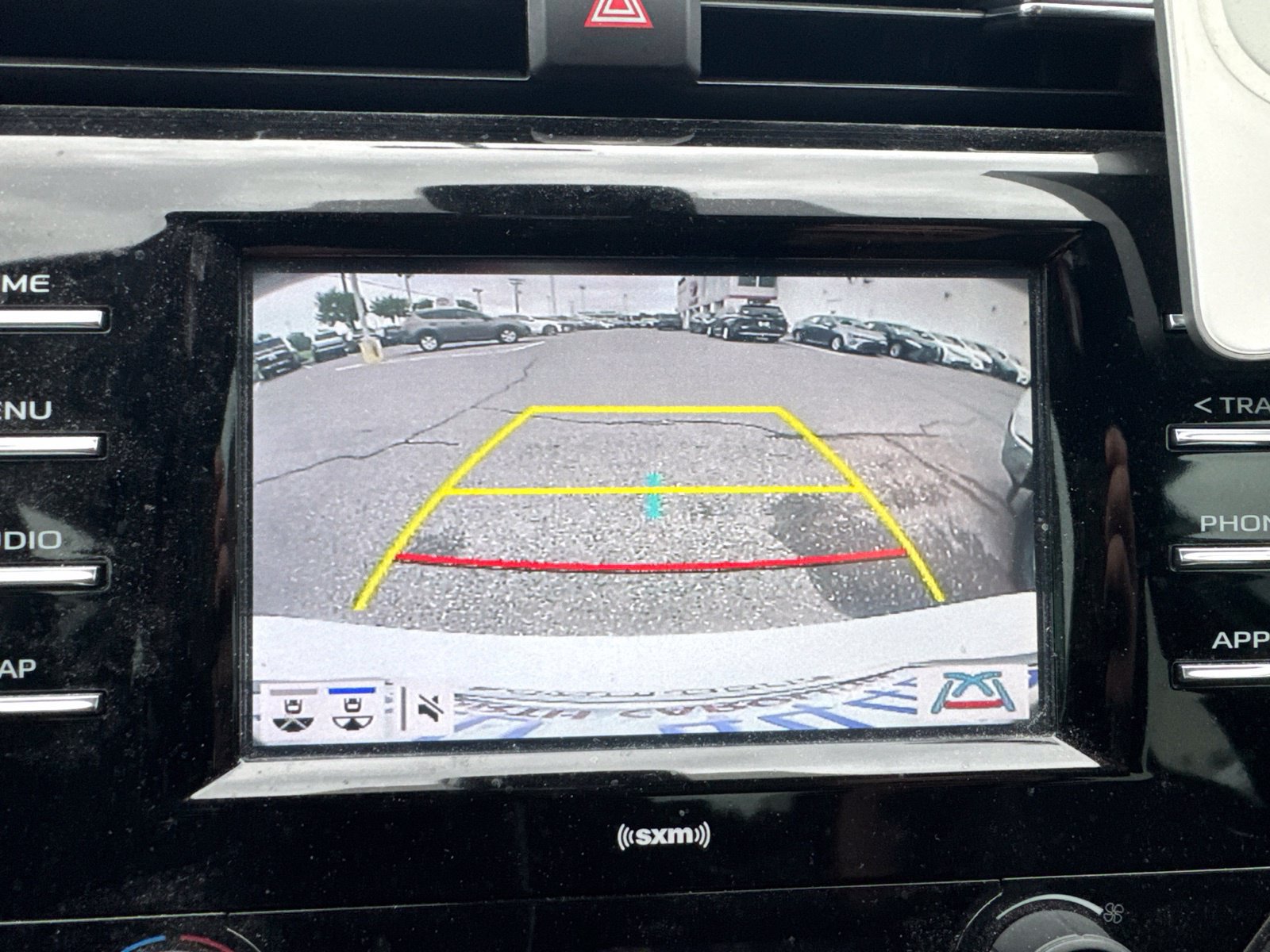 Used 2020 Toyota Camry SE w/ Convenience Package FWD image 9