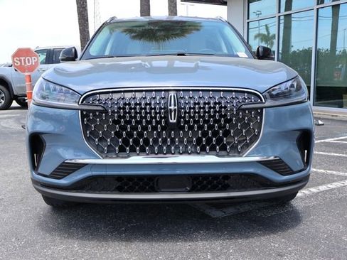 New 2026 Lincoln Aviator 2WD image 2