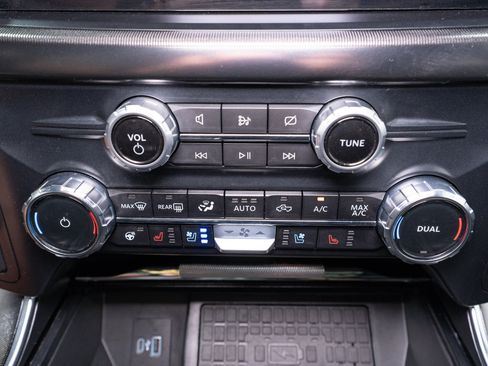Used 2023 Ford F150 Platinum w/ FX4 Off-Road Package AWD/4WD image 28