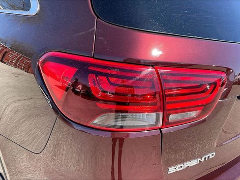 Used 2019 Kia Sorento LX image 28