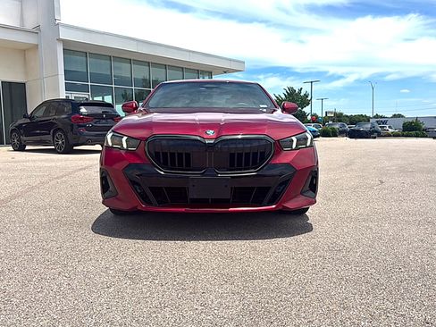 Used 2025 BMW 530i w/ M Sport Package RWD image 2