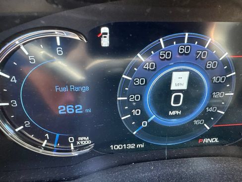 Used 2017 Cadillac Escalade Luxury AWD/4WD image 13