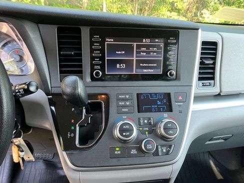 Used 2020 Toyota Sienna L FWD image 16