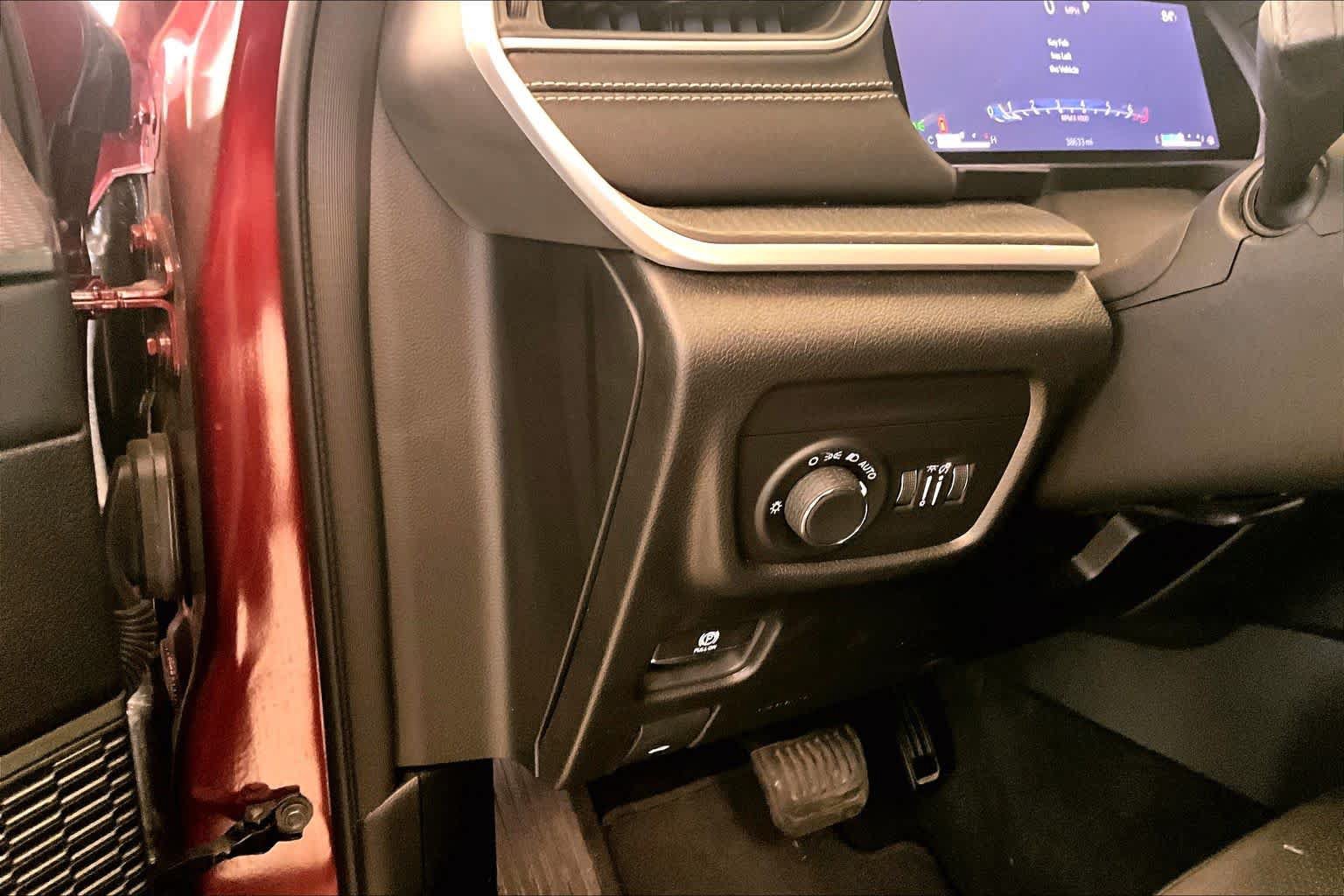 Used 2023 Jeep Grand Cherokee Altitude RWD image 30