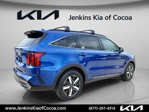 Used 2023 Kia Sorento S w/ Panoramic Sunroof Package FWD image 4