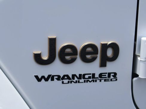 Used 2022 Jeep Wrangler Unlimited Rubicon w/ Trailer Tow Package AWD/4WD image 29