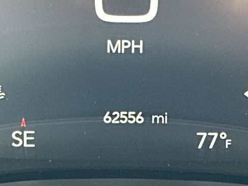 Used 2023 Chrysler Pacifica Touring-L FWD image 21