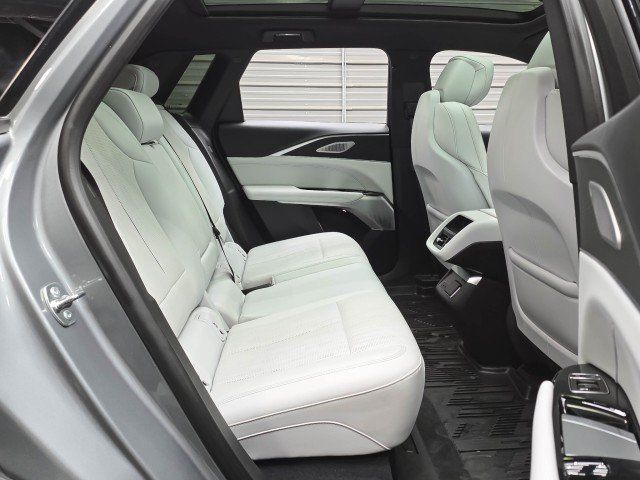 Used 2024 Cadillac Lyriq Luxury w/ LPO, Floor Liner Package AWD/4WD image 17