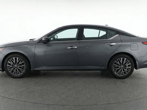 Used 2025 Nissan Altima 2.5 SV image 5