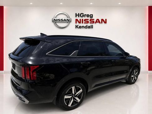 Used 2021 Kia Sorento S w/ Panoramic Sunroof Package FWD image 3