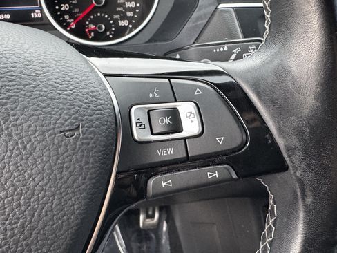 Used 2020 Volkswagen Tiguan SE R-Line FWD image 30