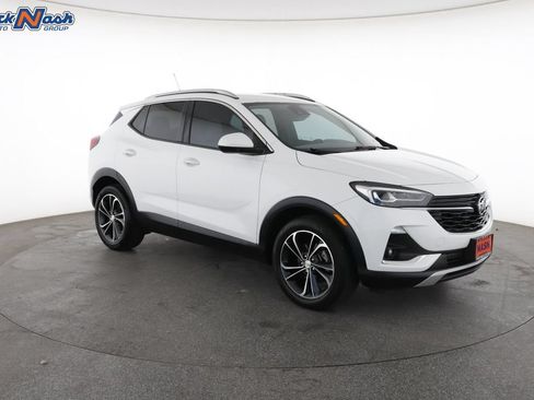 Used 2022 Buick Encore GX Essence FWD image 2