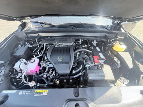 Used 2025 Toyota Grand Highlander AWD image 18