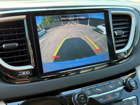 Used 2024 Chrysler Pacifica Touring-L FWD image 41