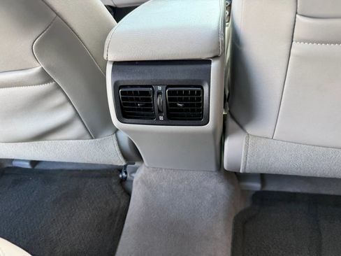 Used 2012 Toyota Camry XLE FWD image 26