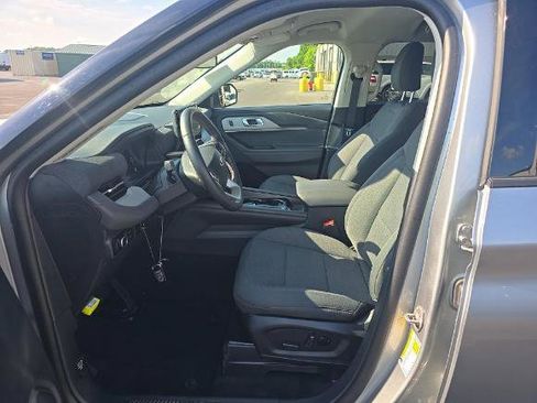 Used 2025 Ford Explorer Active AWD/4WD image 6