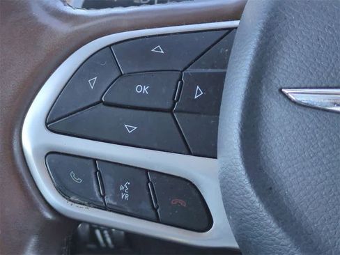 Used 2018 Chrysler Pacifica Limited w/ Tire & Wheel Group image 18