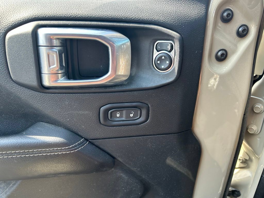 Used 2022 Jeep Gladiator Overland w/ Popular Equipment Package AWD/4WD image 11