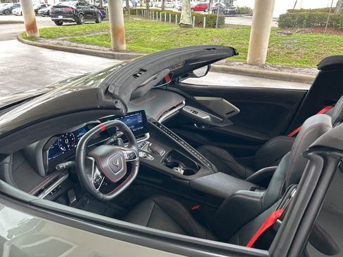 Used 2022 Chevrolet Corvette Stingray Premium Conv w/ Z51 Performance Package RWD image 9