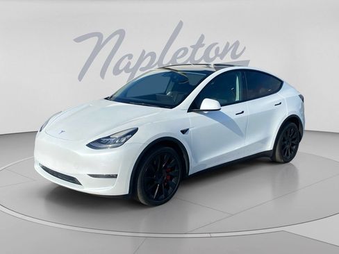 Used 2022 Tesla Model Y Long Range AWD/4WD image 1