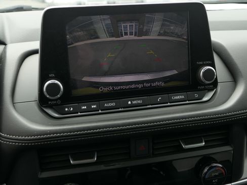 Used 2024 Nissan Rogue SV FWD image 19