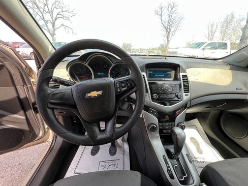 Used 2013 Chevrolet Cruze LS FWD image 21