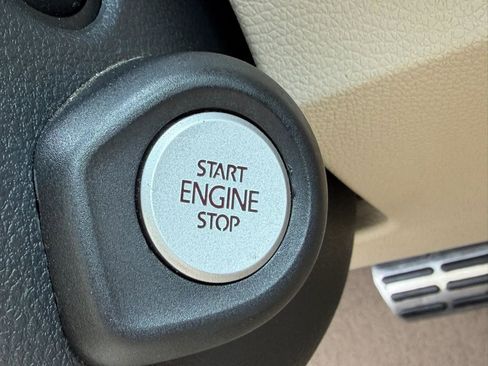 Used 2014 Volkswagen Eos FWD image 16