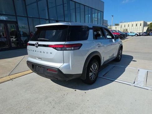 Used 2024 Nissan Pathfinder S image 5