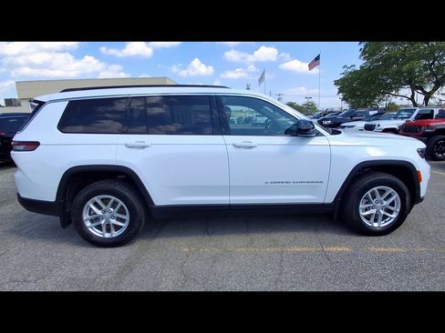 Used 2025 Jeep Grand Cherokee L Laredo AWD/4WD image 9