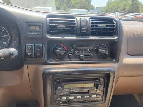 Used 2000 Isuzu Rodeo S RWD image 21
