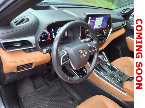 Used 2023 Toyota Highlander Platinum AWD/4WD image 12