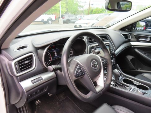 Used 2018 Nissan Maxima SR w/ Midnight Edition FWD image 15