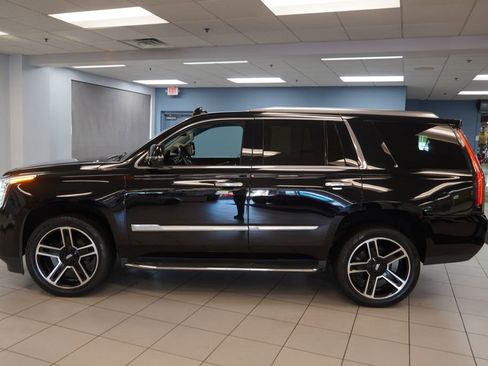 Used 2019 Cadillac Escalade Luxury AWD/4WD image 2