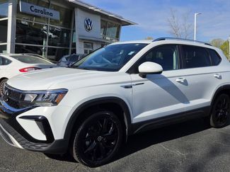 Certified 2022 Volkswagen Taos SE w/ Panoramic Sunroof Package video 1