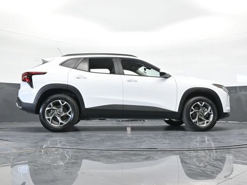 Used 2025 Chevrolet Trax LT w/ LT Convenience Package image 62