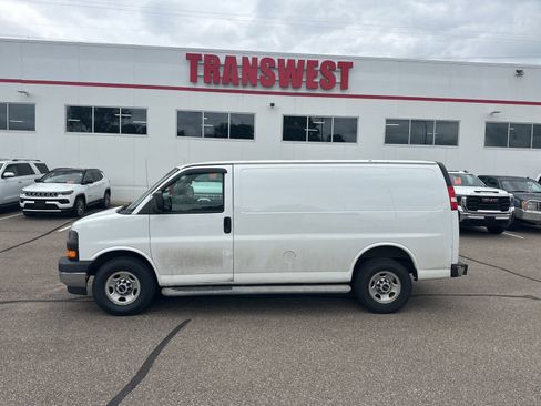 Used 2017 GMC Savana 2500 RWD image 2