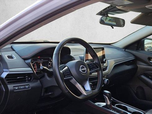Used 2025 Nissan Altima 2.5 SR FWD image 8