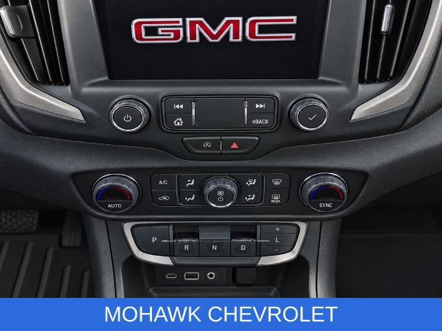 Used 2022 GMC Terrain Denali w/ Denali Premium Package AWD/4WD image 9