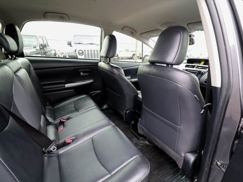 Used 2017 Toyota Prius V Four image 41