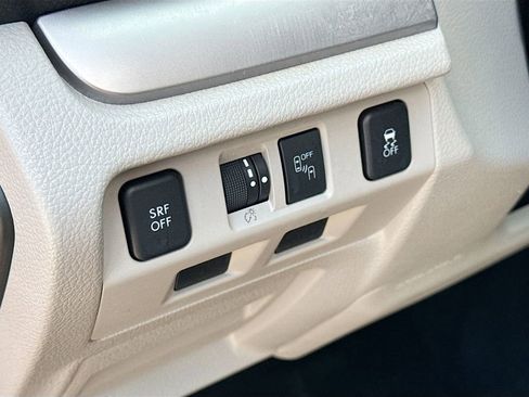 Used 2017 Subaru Forester 2.5i Premium image 12