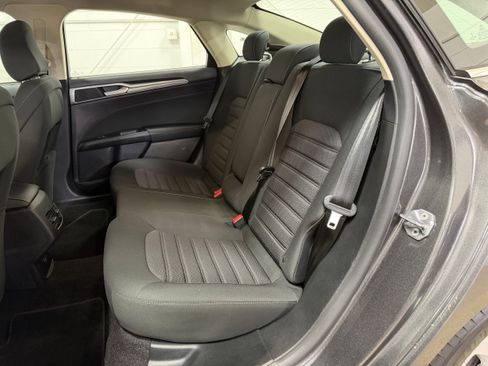 Used 2020 Ford Fusion SE FWD image 11