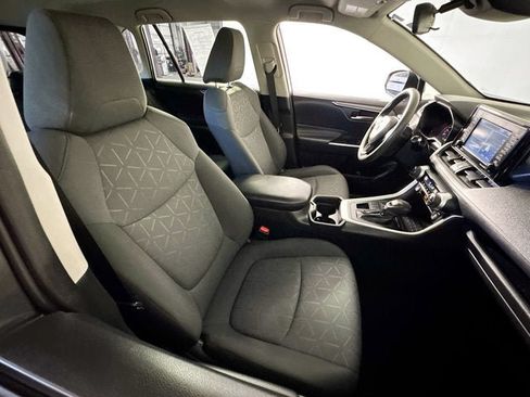 Used 2021 Toyota RAV4 XLE AWD/4WD image 22