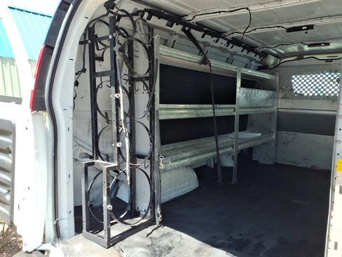 Used 2017 Chevrolet Express 2500 RWD image 6