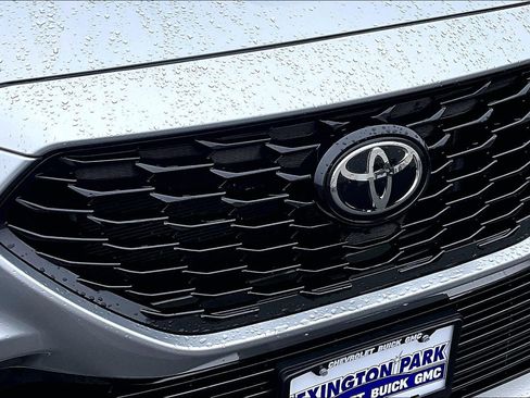 Used 2022 Toyota Highlander XSE image 32