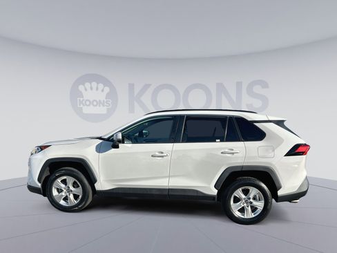 Used 2020 Toyota RAV4 XLE image 2