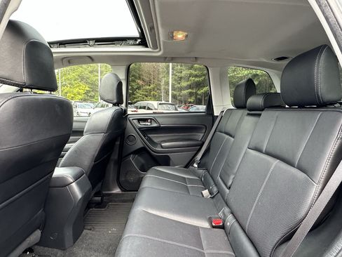 Used 2017 Subaru Forester 2.5i Touring AWD/4WD image 9